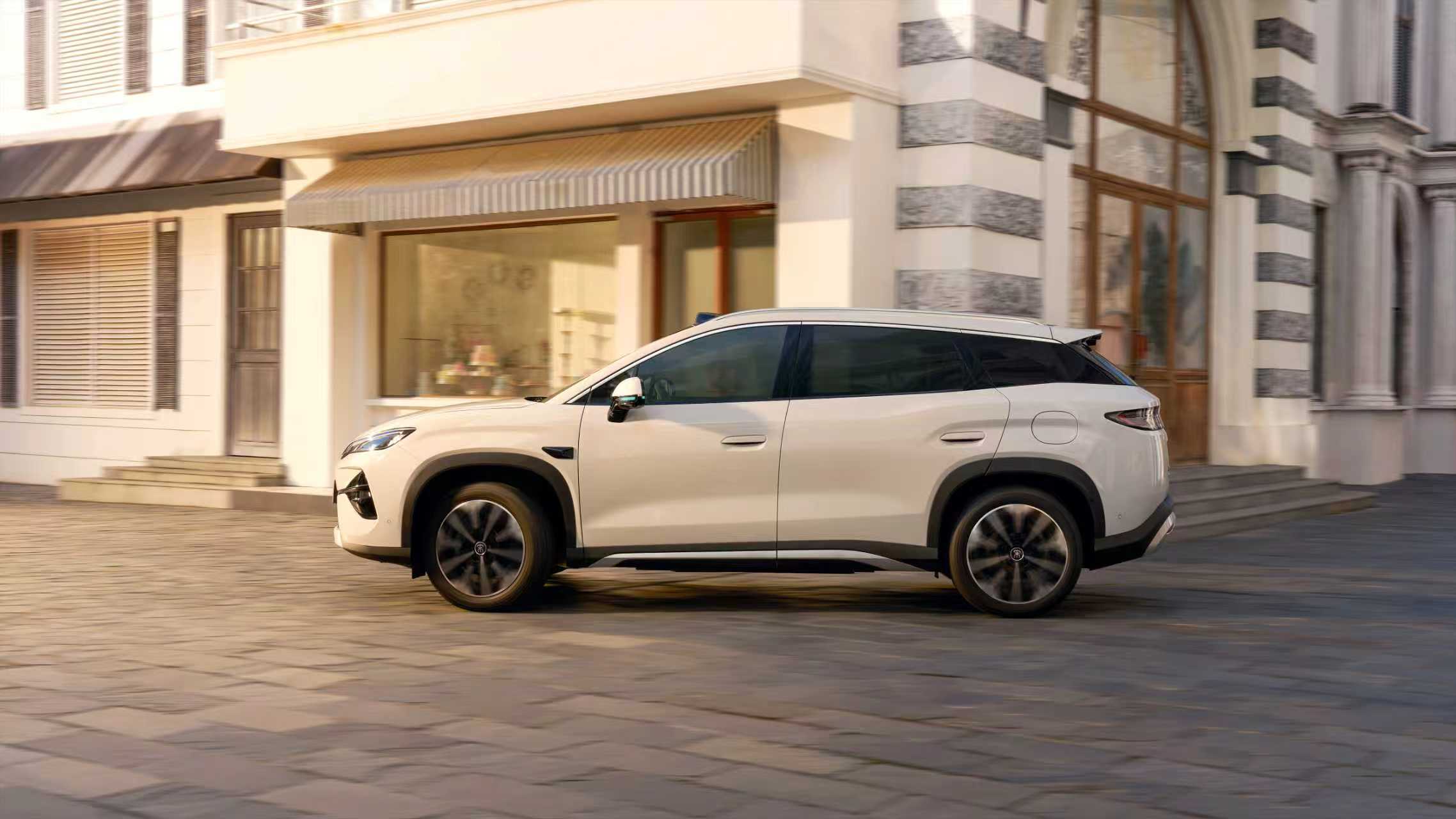 Гібридний автомобіль BYD Song Ultra DM-i